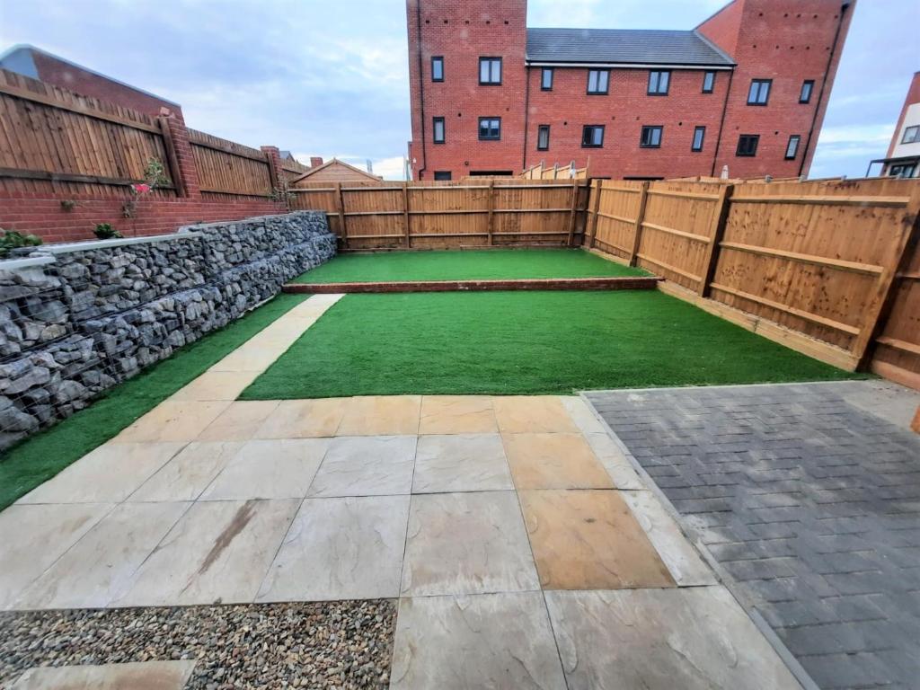 Modern 3 Bedroom Town House 3