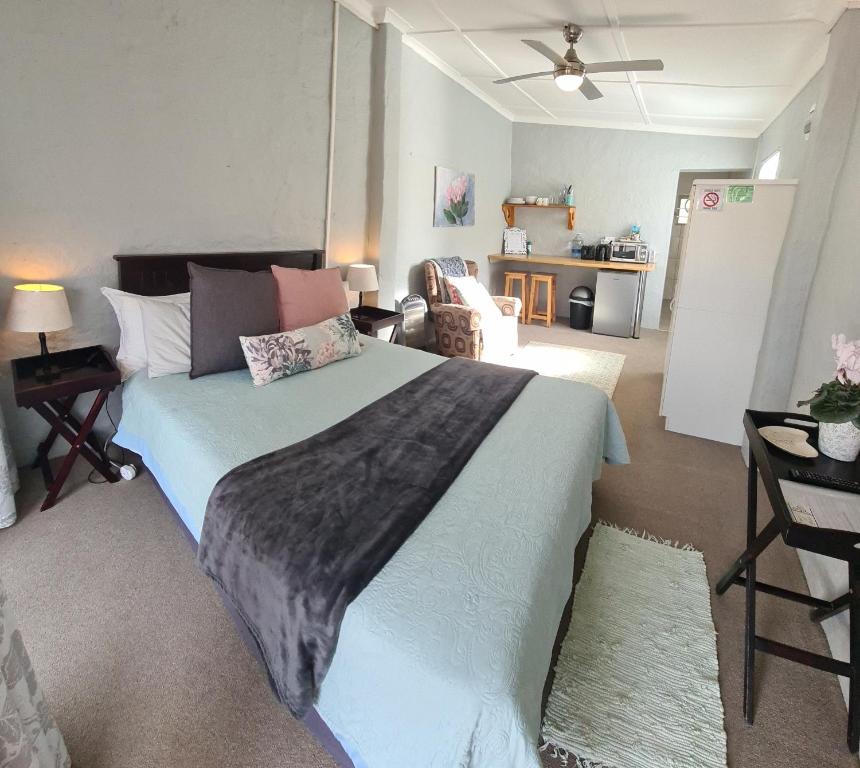 a bedroom with a large bed in a room at Cottage on Ilchester in Grahamstown