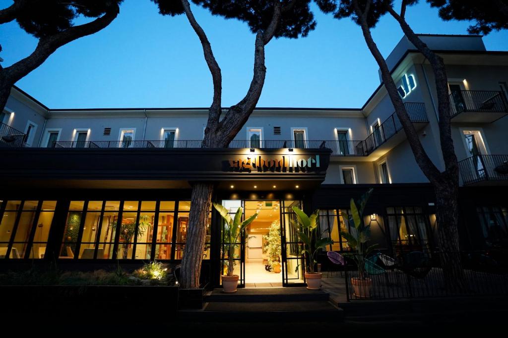 a view of the front of the hotel at night at Hotel Vagabond in Riccione