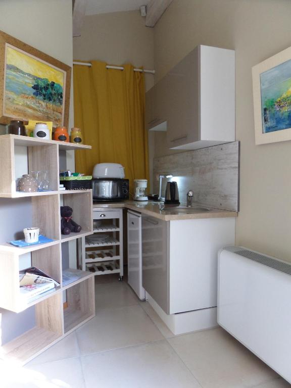 Kuchyň nebo kuchyňský kout v ubytování Le Clos Martin