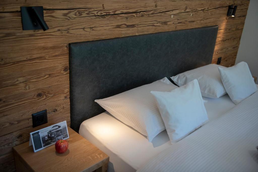 Postel nebo postele na pokoji v ubytování Berghotel Tgantieni