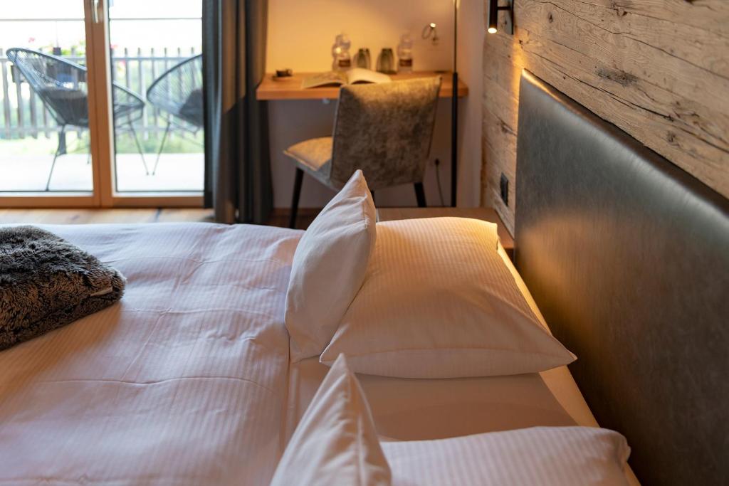 Postel nebo postele na pokoji v ubytování Berghotel Tgantieni