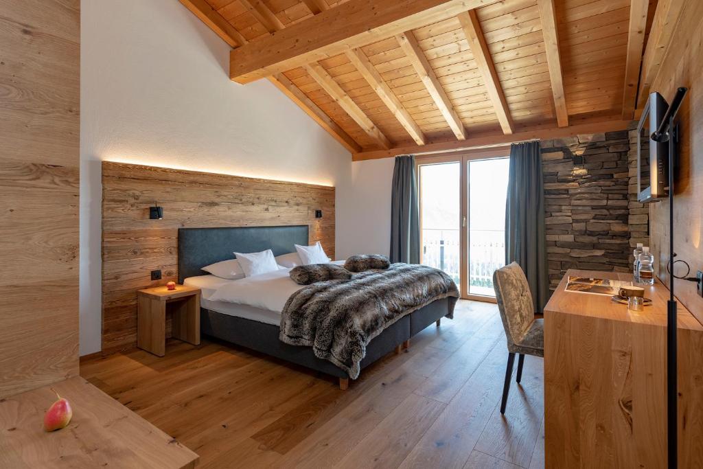 Postel nebo postele na pokoji v ubytování Berghotel Tgantieni