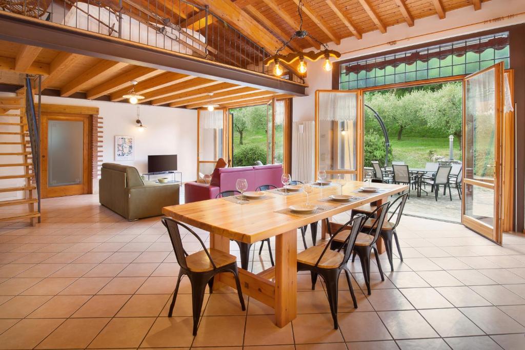 Posedenie v ubytovaní Casa del Bosco