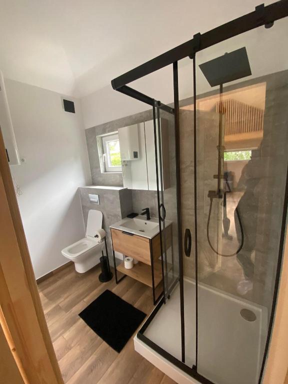 Koupelna v ubytování Domki u Łosia Bieszczady & Sauna