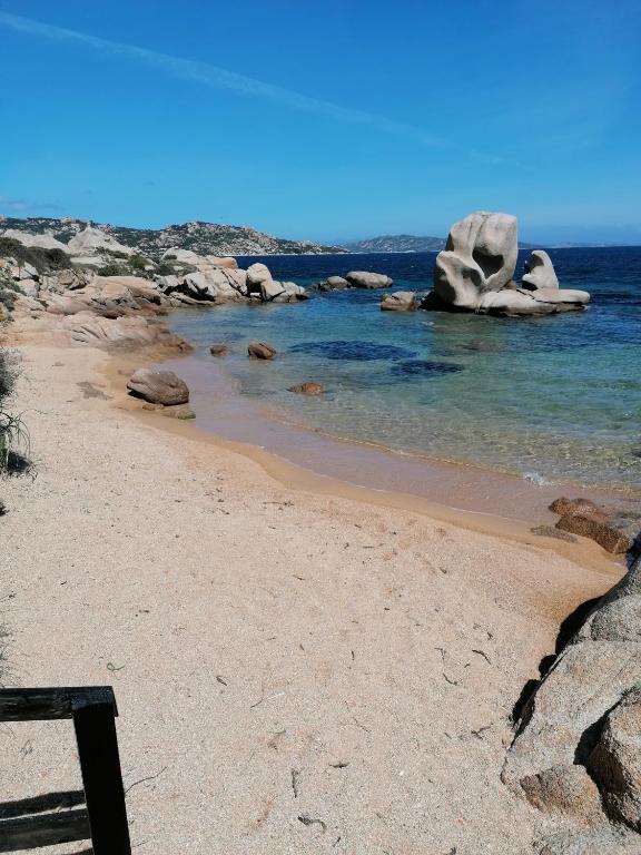 Fotografia z galérie ubytovania Santo Stefano 3 Monolocale di oltre 40 m2 a 200 metri dal mare v destinácii Palau