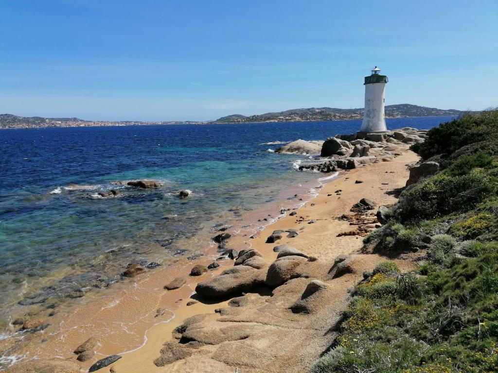 Fotografia z galérie ubytovania Santo Stefano 3 Monolocale di oltre 40 m2 a 200 metri dal mare v destinácii Palau