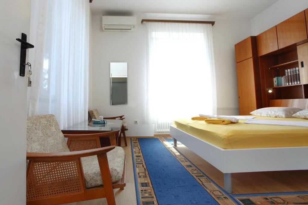 Postel nebo postele na pokoji v ubytování Your Rooms in Portoroz TM