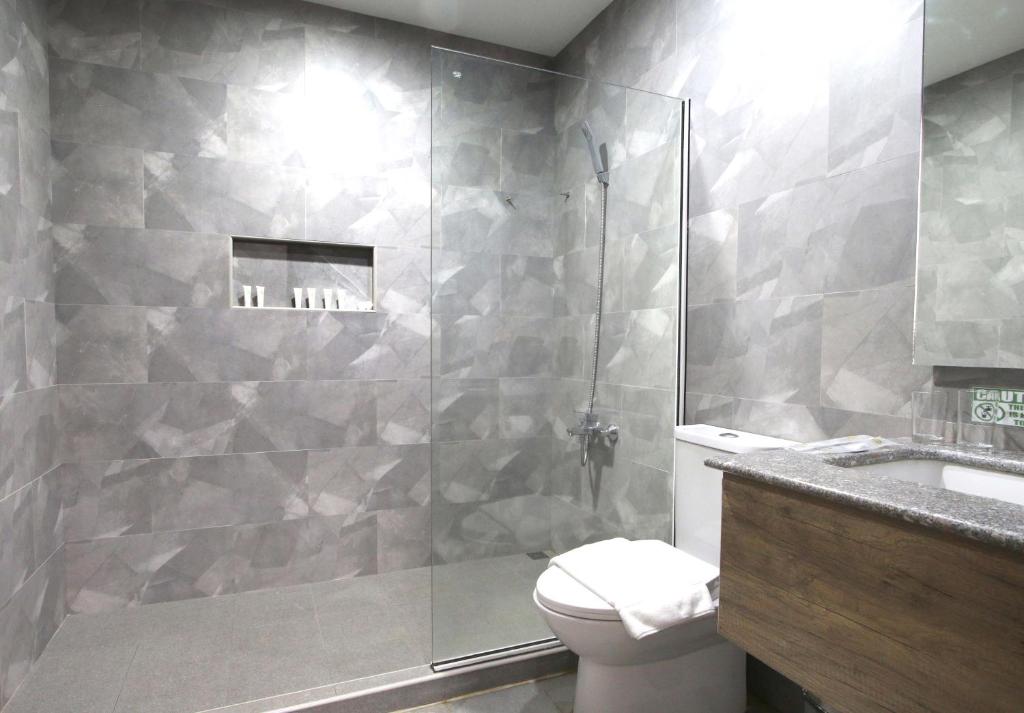 Koupelna v ubytování Carlosta Hotel