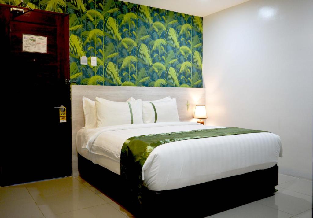 Postel nebo postele na pokoji v ubytování Carlosta Hotel