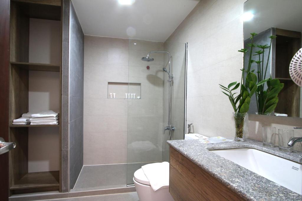 Koupelna v ubytování Carlosta Hotel