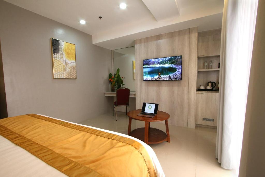 TV a/nebo společenská místnost v ubytování Carlosta Hotel