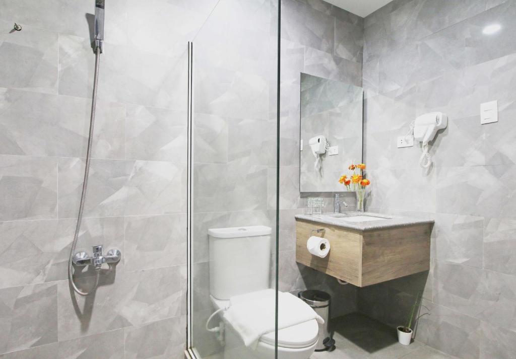 Koupelna v ubytování Carlosta Hotel