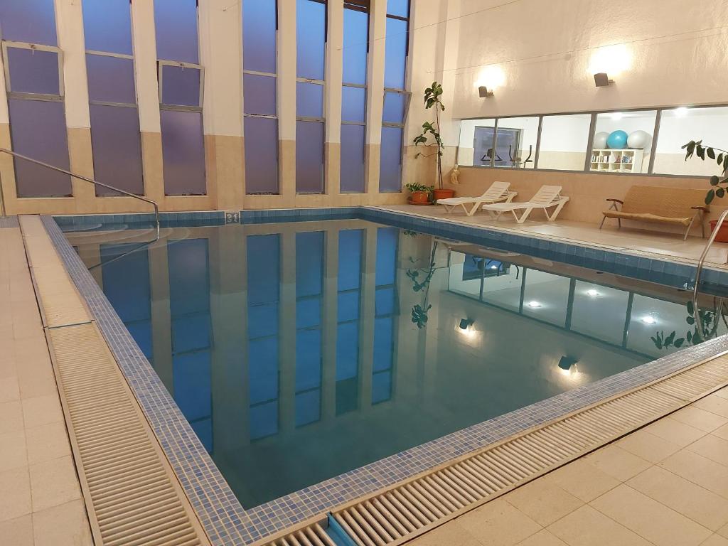 Bazén v ubytování NIDO DEL AMOR deluxe 1a linéa Terraza Indoorpool Wifi Aire Netflix 10 metros a Cala del Pino nebo v jeho okolí
