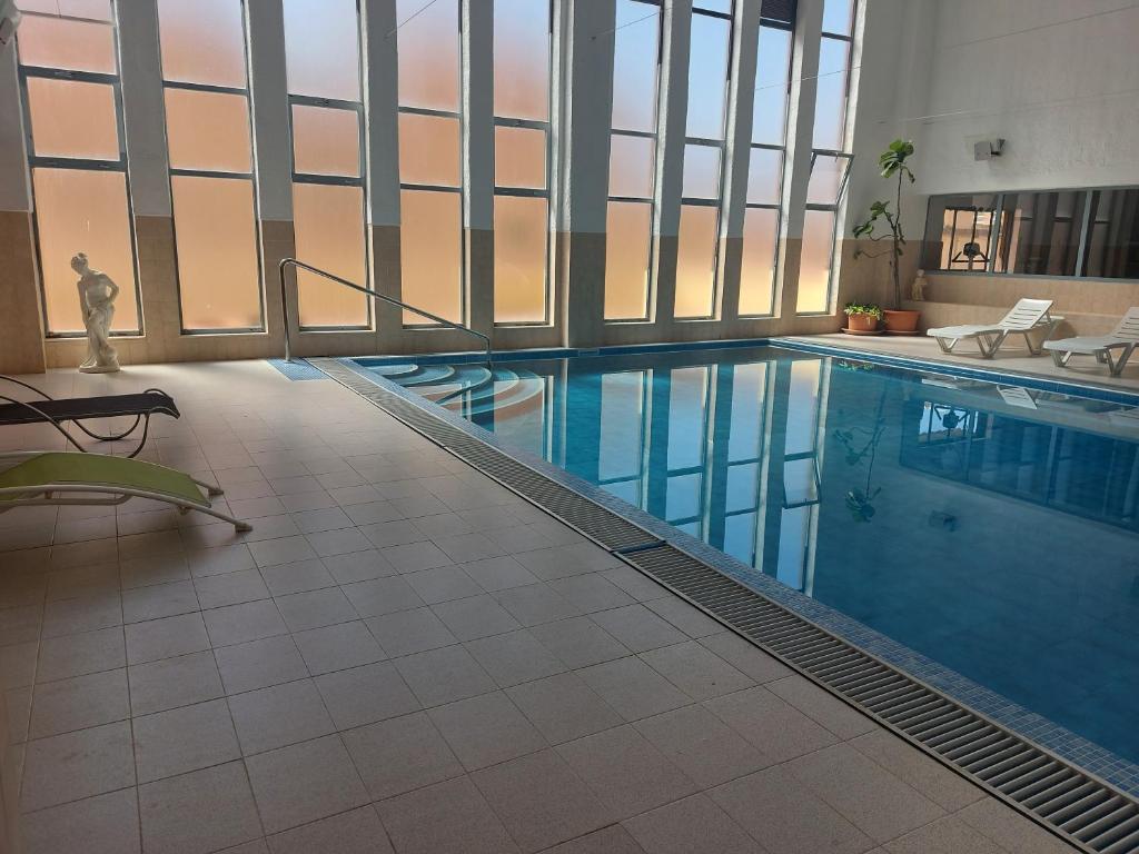 Bazén v ubytování NIDO DEL AMOR deluxe 1a linéa Terraza Indoorpool Wifi Aire Netflix 10 metros a Cala del Pino nebo v jeho okolí