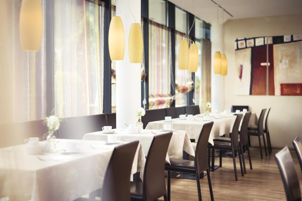 Reštaurácia alebo iné gastronomické zariadenie v ubytovaní Skihotel Galzig