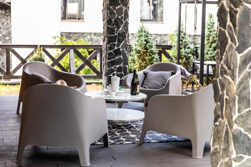 Posezení v ubytování Hotel Bacówka Radawa & SPA
