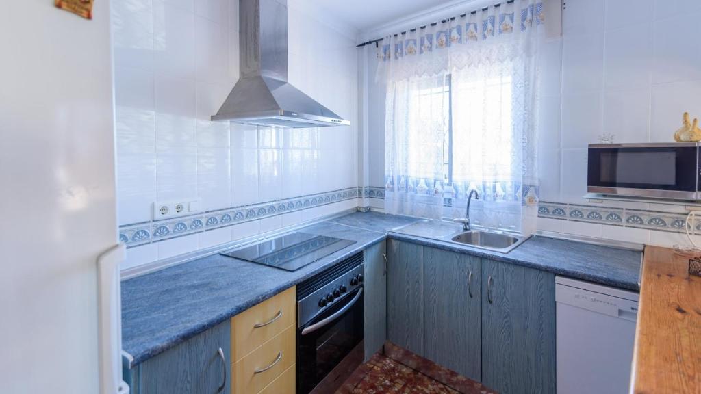 A kitchen or kitchenette at Villa José Andrés Torrox by Ruralidays
