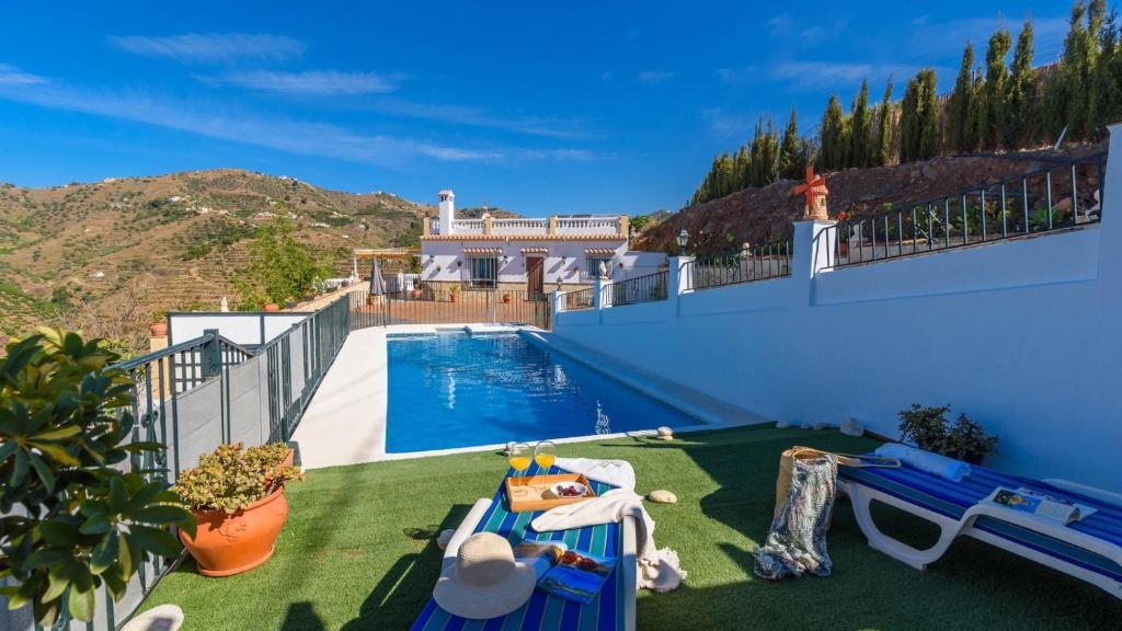 The swimming pool at or close to Villa José Andrés Torrox by Ruralidays