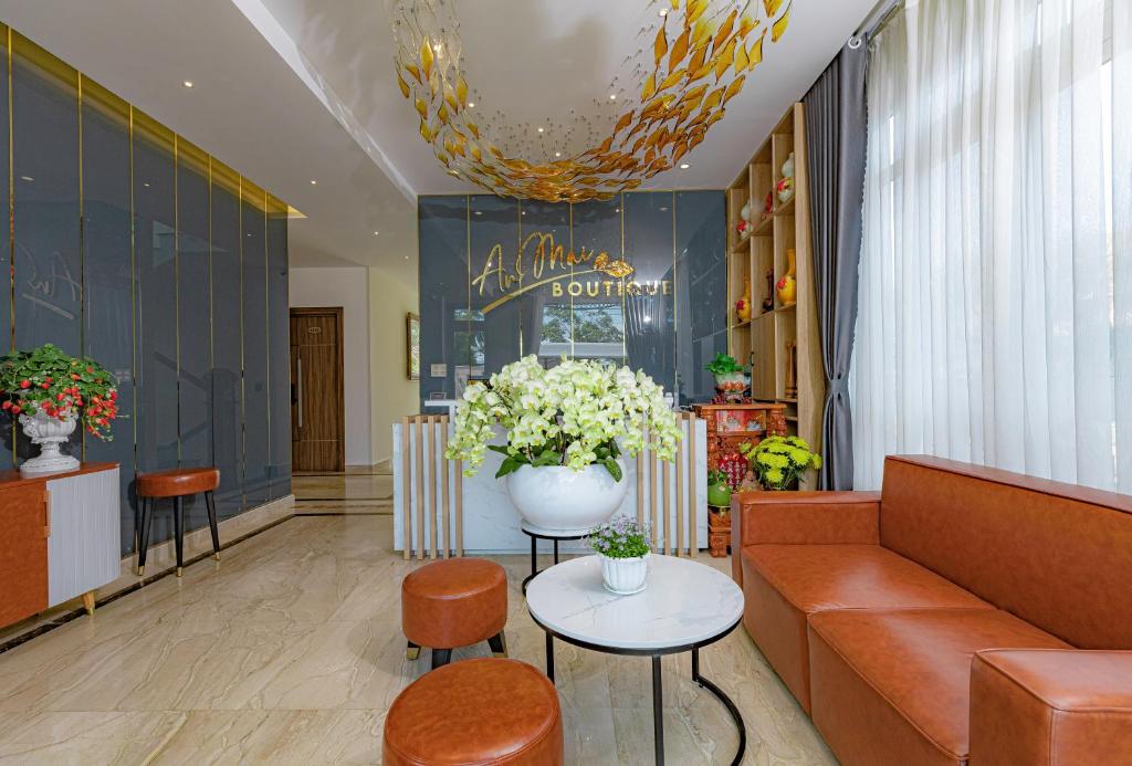 Khu vực ghế ngồi tại An Mai Boutique Hotel