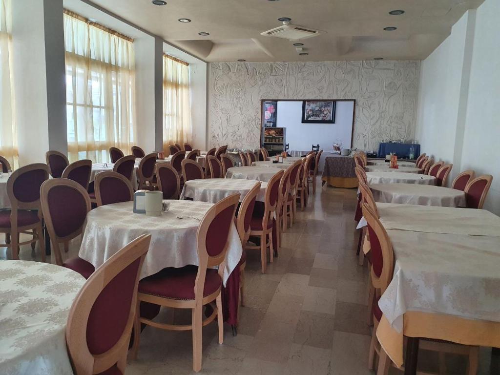 Hotel Moresco Riccione - Piscina Beach Village - Resim 19