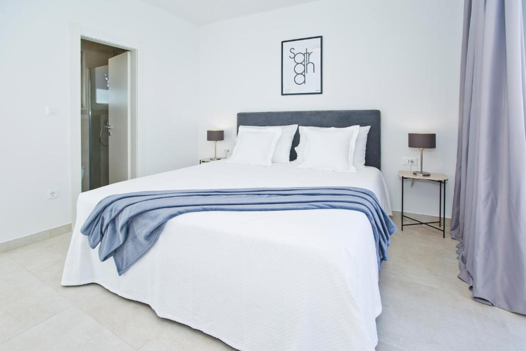 Łóżko lub łóżka w pokoju w obiekcie La Siesta - ZF Hvar