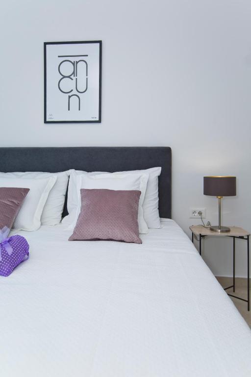 Łóżko lub łóżka w pokoju w obiekcie La Siesta - ZF Hvar