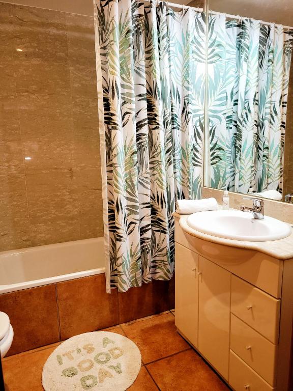 Kúpeľňa v ubytovaní VistaMar beautiful apartment with amazing sea view Pineda de Mar