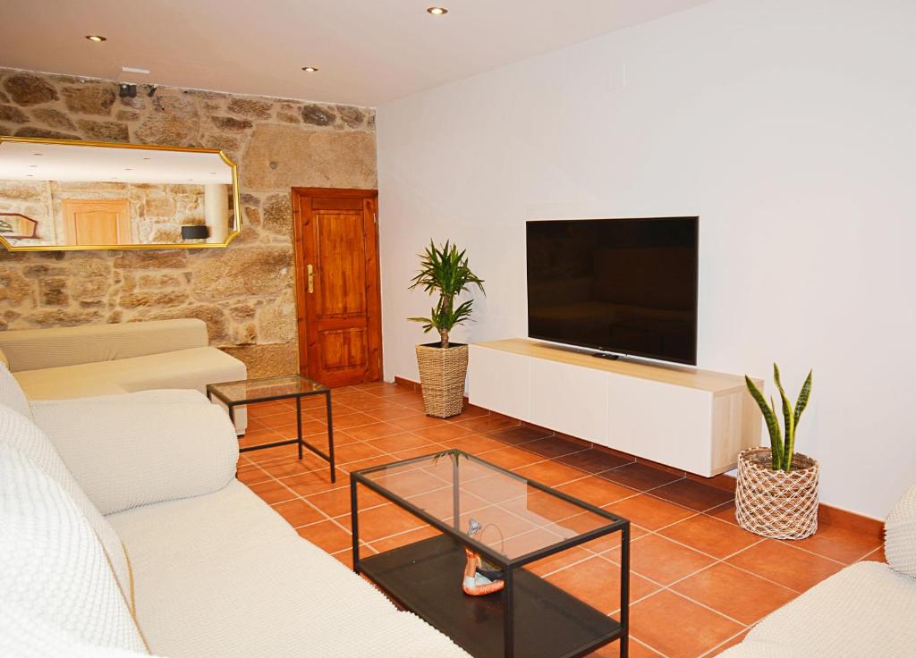 Televízia a/alebo spoločenská miestnosť v ubytovaní GALIHOST - Casa con enorme jardín en Cambados