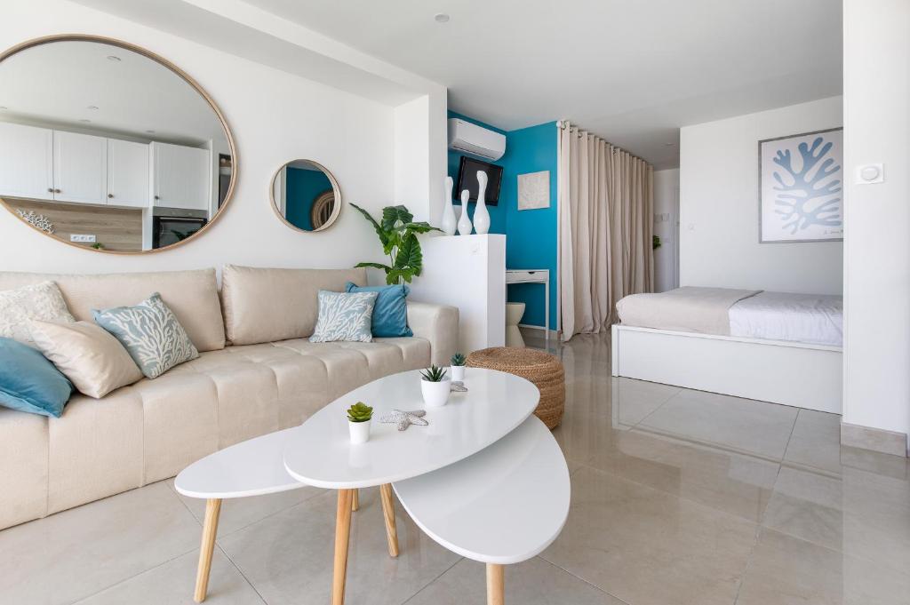 Posezení v ubytování Blue Coral Heliopolis Naturiste
