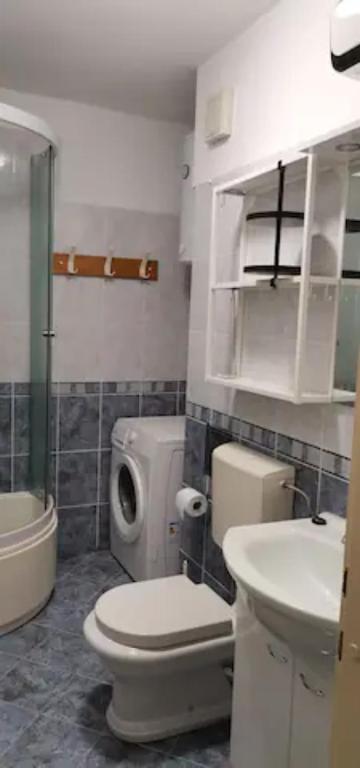 Kúpeľňa v ubytovaní 1 bedroom flat 15 minutes from the sea and downtown