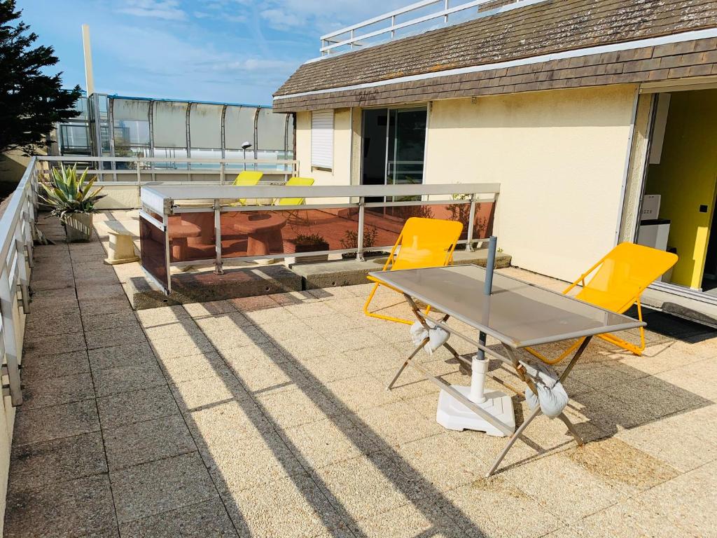 Appartement avec terrasse vue mer 50 mètres de la plage