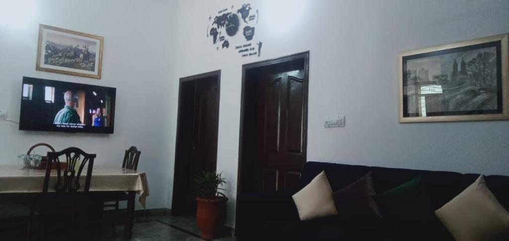 Family Guest House Lahore Near Airport - Habitación Doble De Lujo