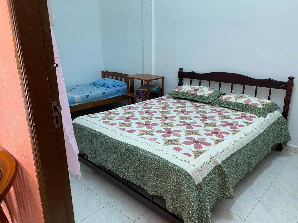 Homestay Taman Maktab Pengkalan Chepa - Two-Bedroom House