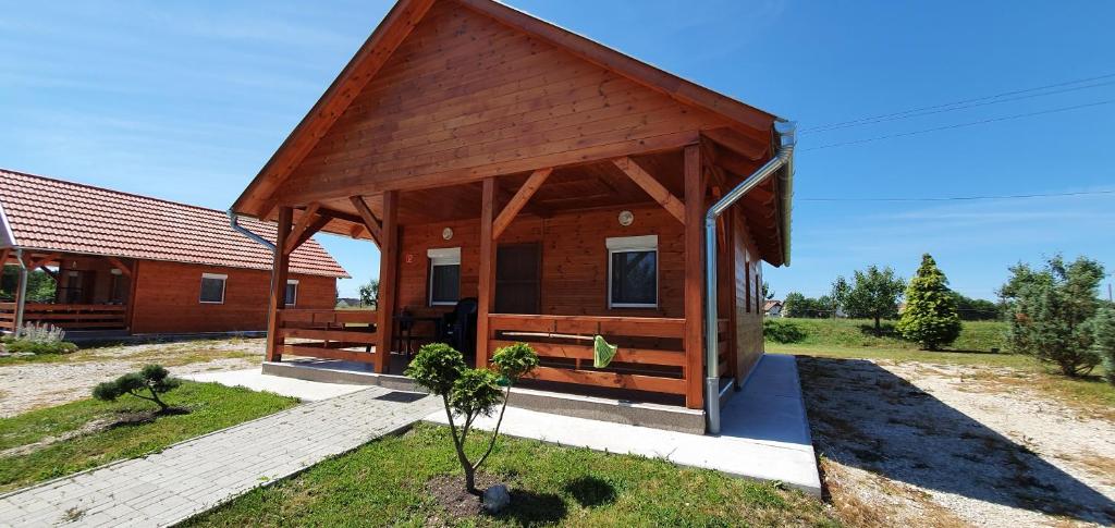 Beachfront · Private Beach Sárberki Horgásztó - Bungalow De Luxe