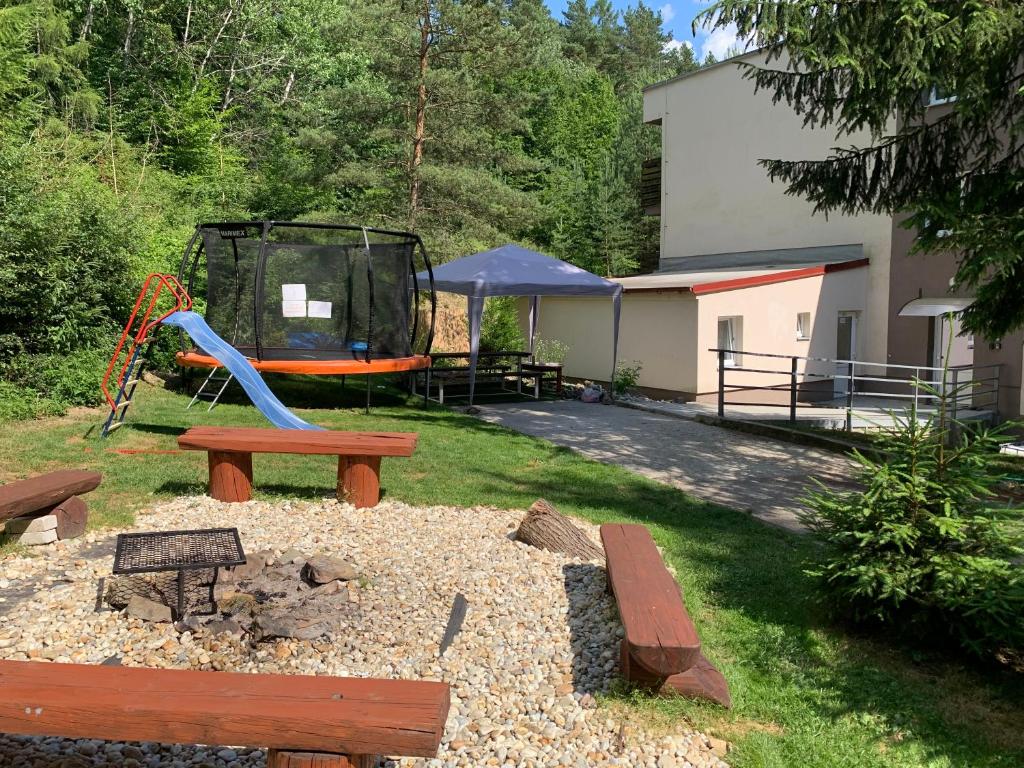 Ogród w obiekcie Všemina Apartman