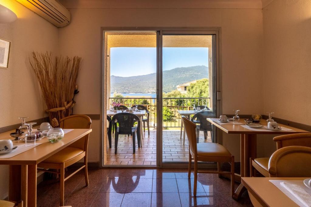 Nespecifikovaný výhled na hory nebo výhled na hory při pohledu z bed and breakfast