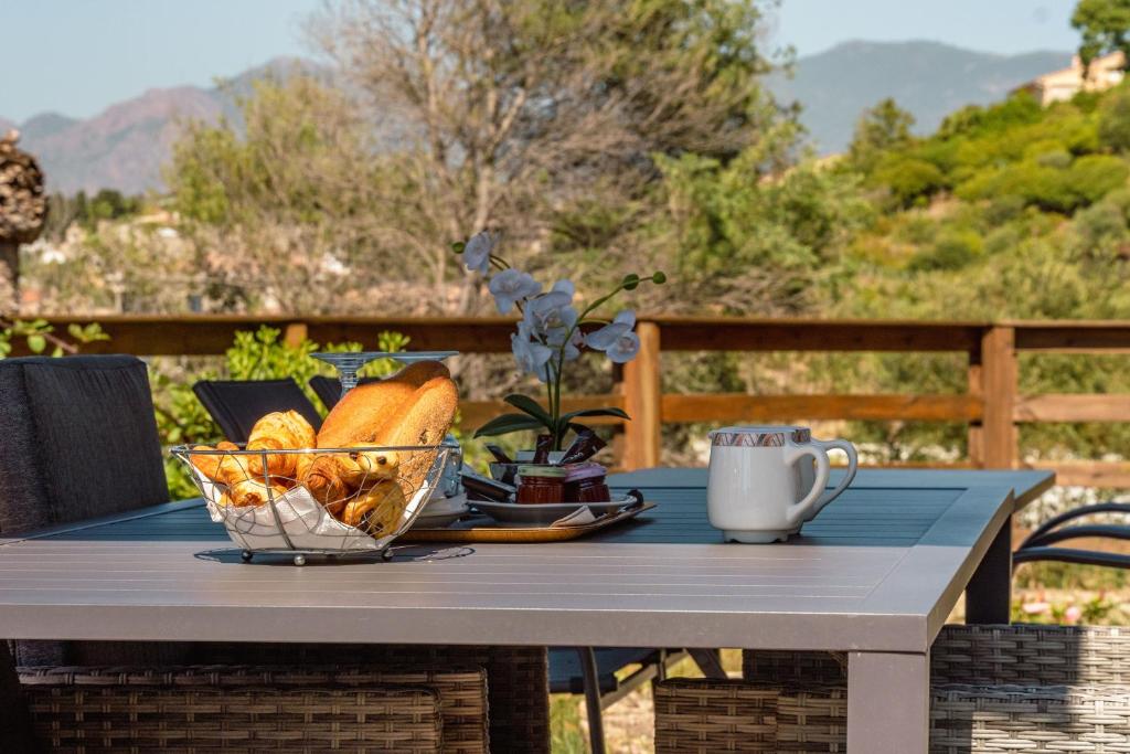 Nespecifikovaný výhled na hory nebo výhled na hory při pohledu z bed and breakfast