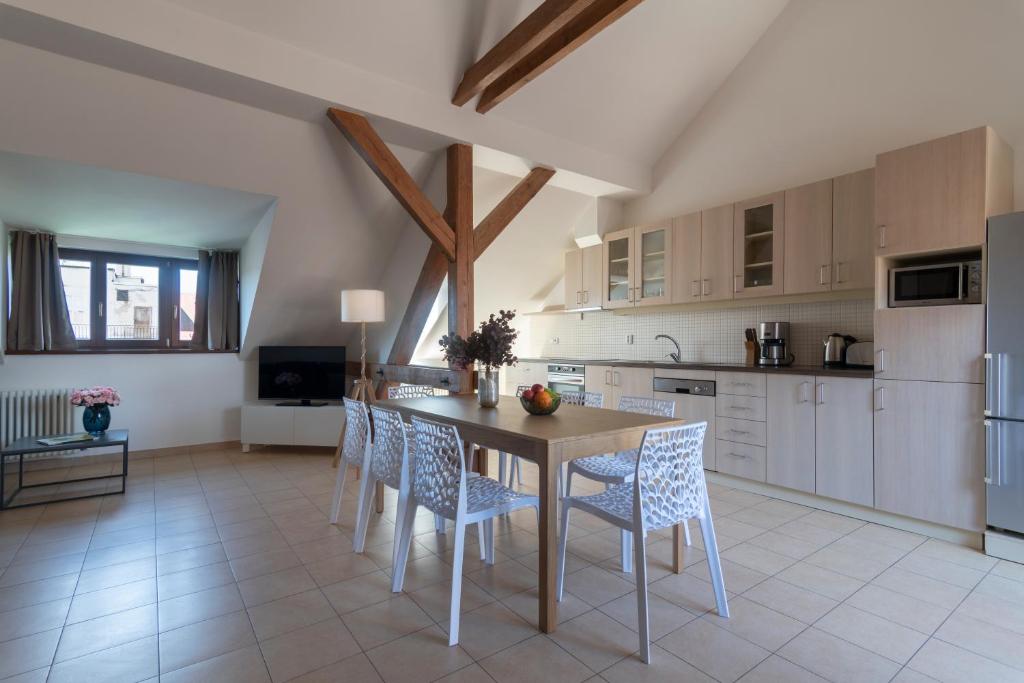 Bohemian Dreams Apartments and Suites by Dwellfort - Luxury Two Bedroom Apartment With Private Terrace