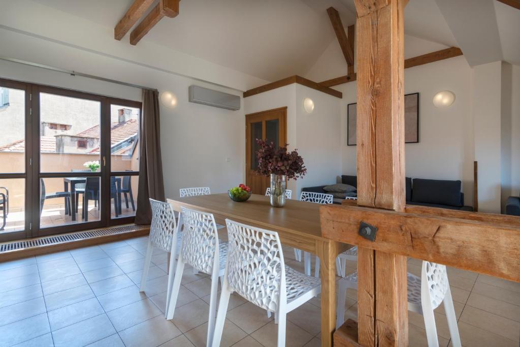 Bohemian Dreams Apartments and Suites by Dwellfort - Resim 4