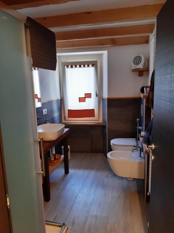 Koupelna v ubytování Appartamento con terrazza - Aymavilles