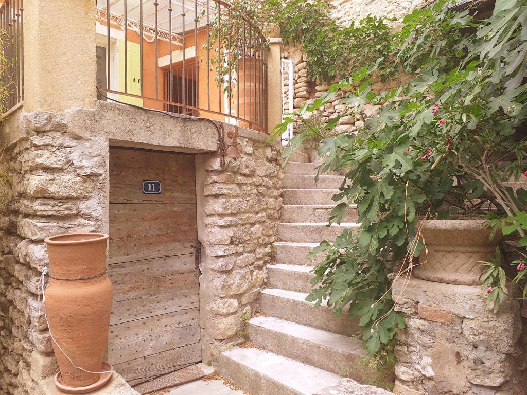 Imagine din galeria proprietății maison au coeur de Fontaine de Vaucluse, nichée sur le rocher et surplombant la sorgue în Fontaine-de-Vaucluse