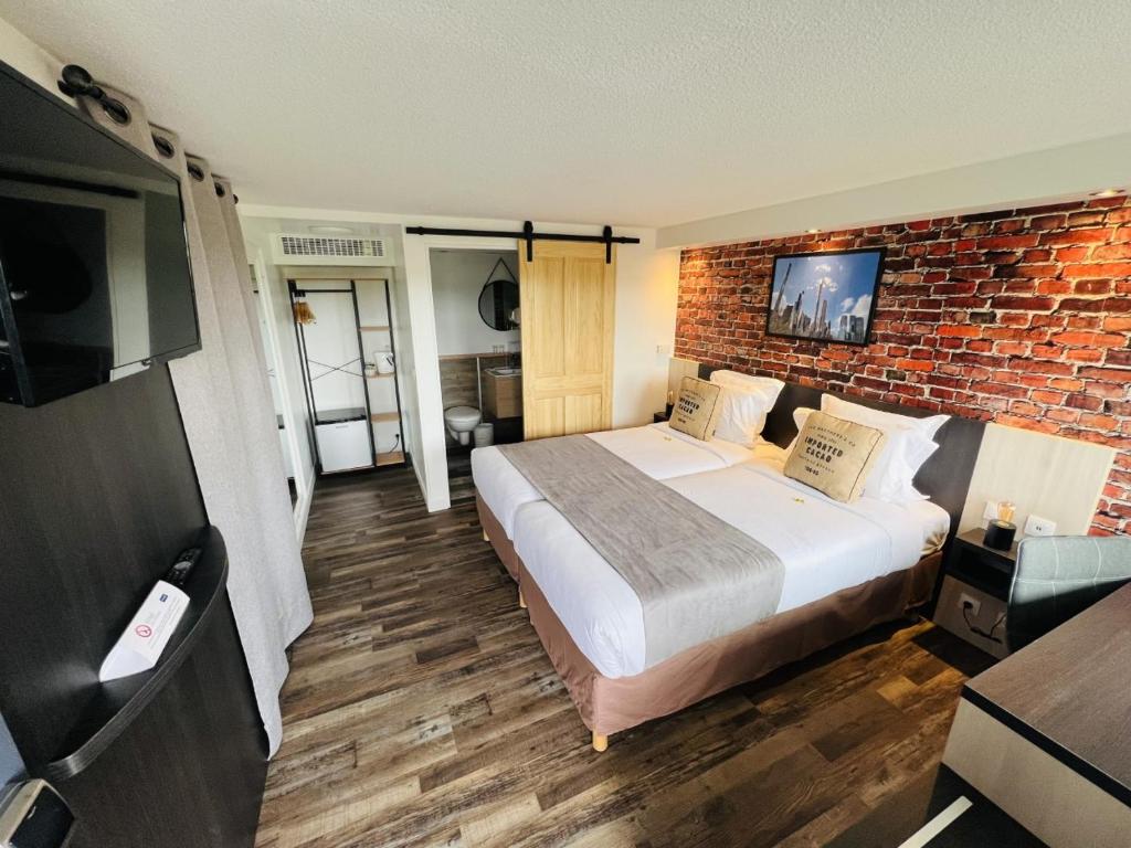 Kyriad Lisieux - Superior Twin Room