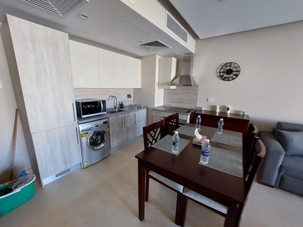 Kuchyň nebo kuchyňský kout v ubytování MCJ Luxury 2 Bedrooms Apartment