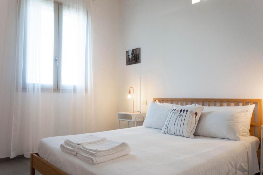 A bed or beds in a room at La Silvana B&B