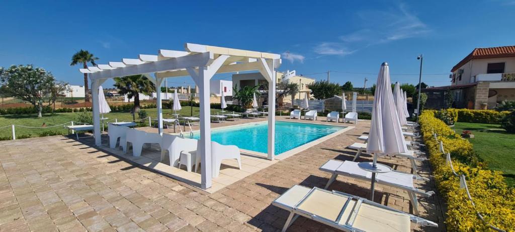 Bazén v ubytování B&B Giglio Marino nebo v jeho okolí