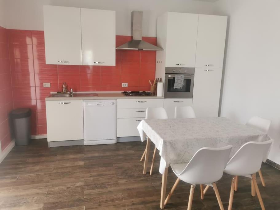 Kuchnia lub aneks kuchenny w obiekcie Apartmani Viktorija