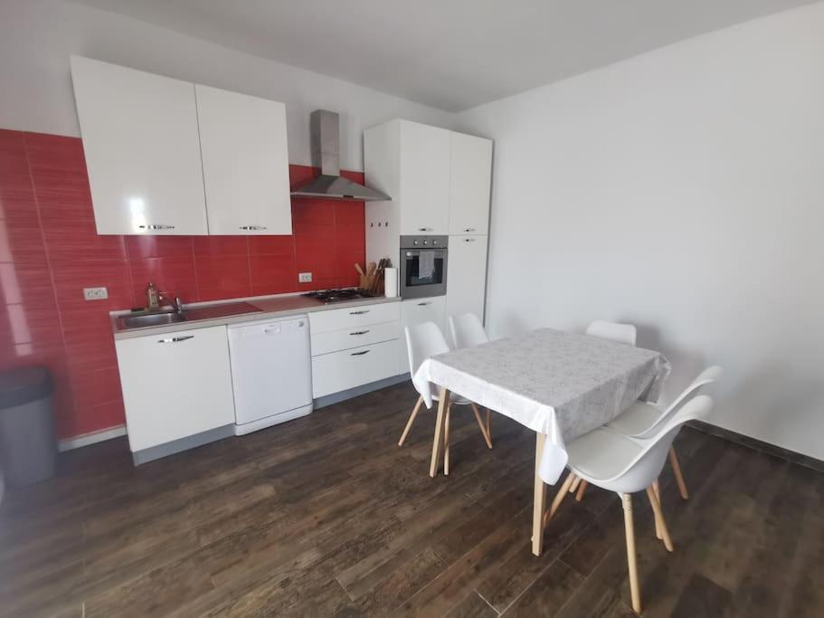 Kuchnia lub aneks kuchenny w obiekcie Apartmani Viktorija