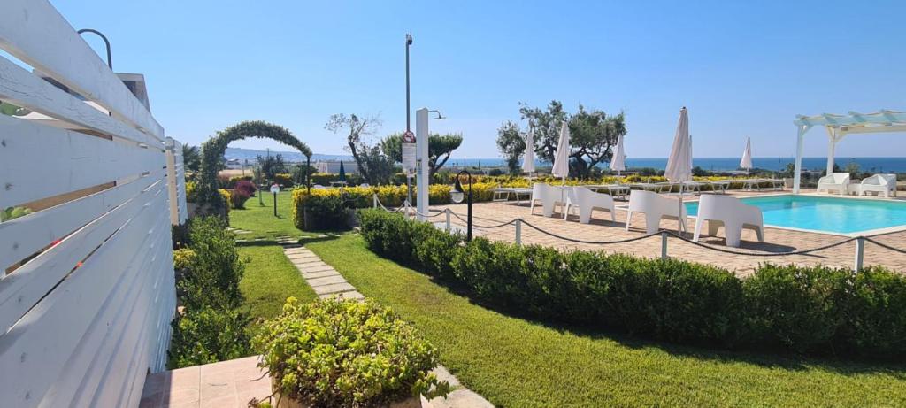 Bazén v ubytování B&B Giglio Marino nebo v jeho okolí