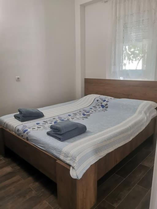 Łóżko lub łóżka w pokoju w obiekcie Apartmani Viktorija